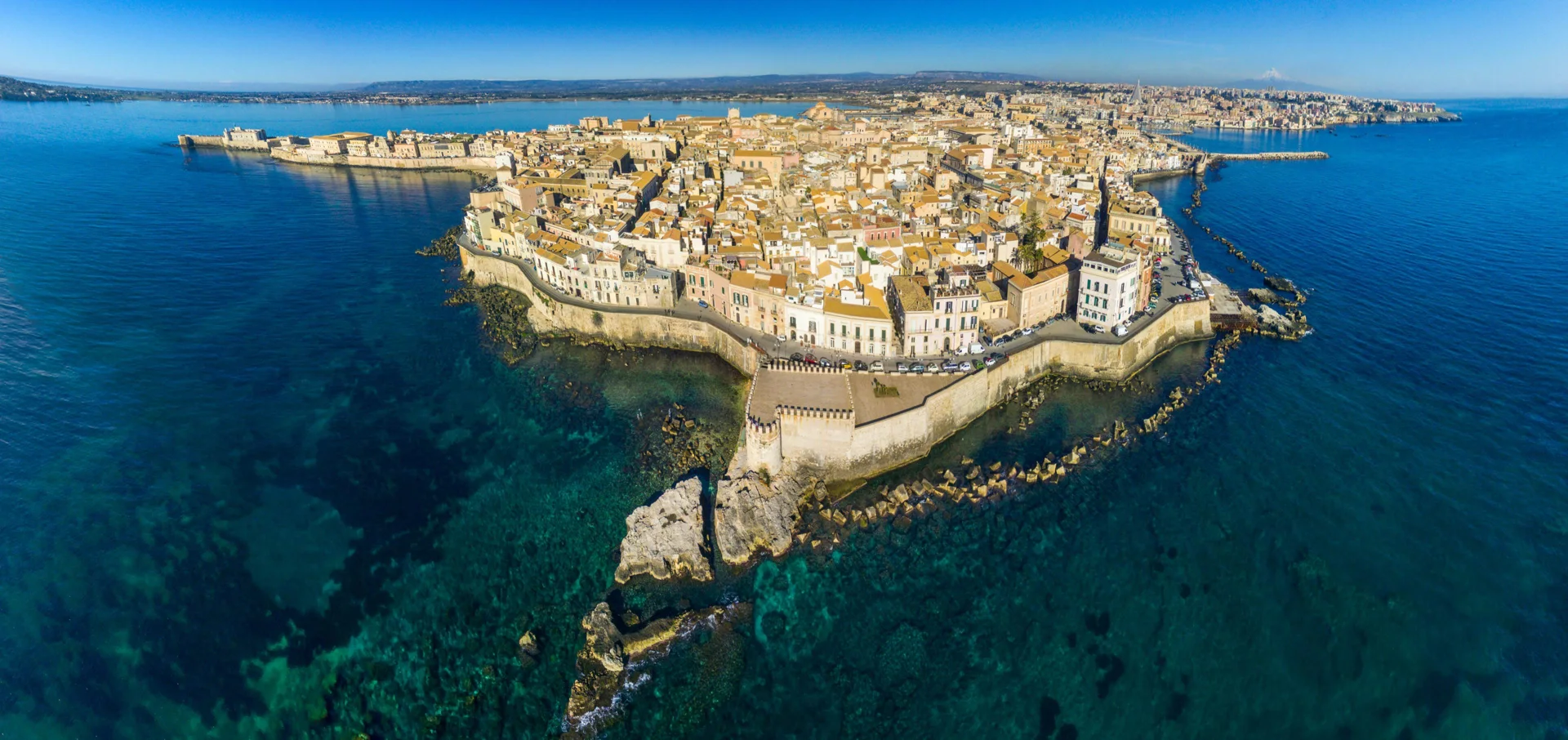 Vista aerea di Ortigia e del lungomare